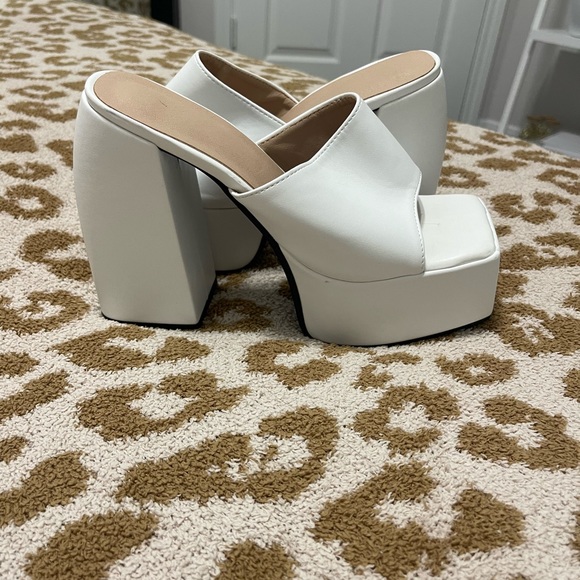 White open toed heels - Picture 2 of 2
